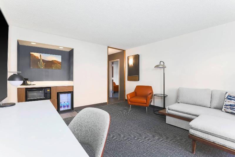 스위트 킹사이즈 침대, Courtyard Tucson Airport