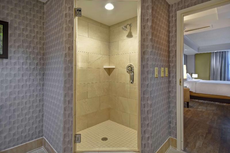 Люкс Кровать Кинг, Embassy Suites Little Rock