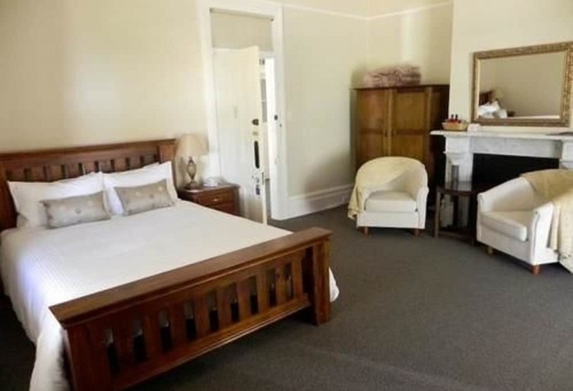 스위트, Moore Park Inn
