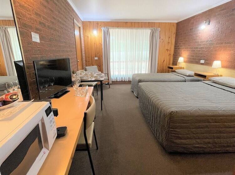 패밀리 룸, Country Roads Motor Inn