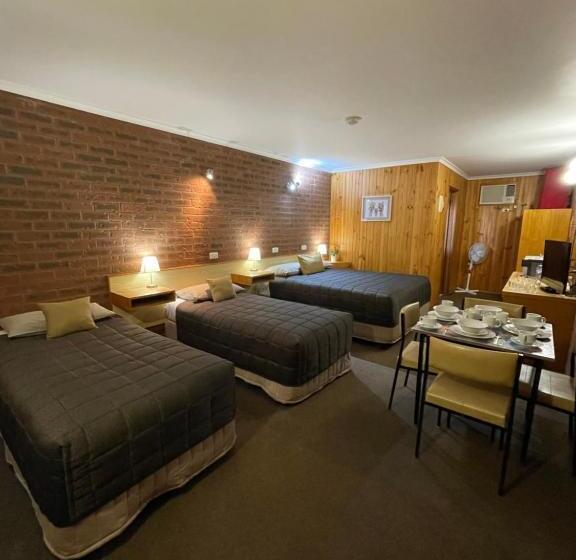 패밀리 룸, Country Roads Motor Inn