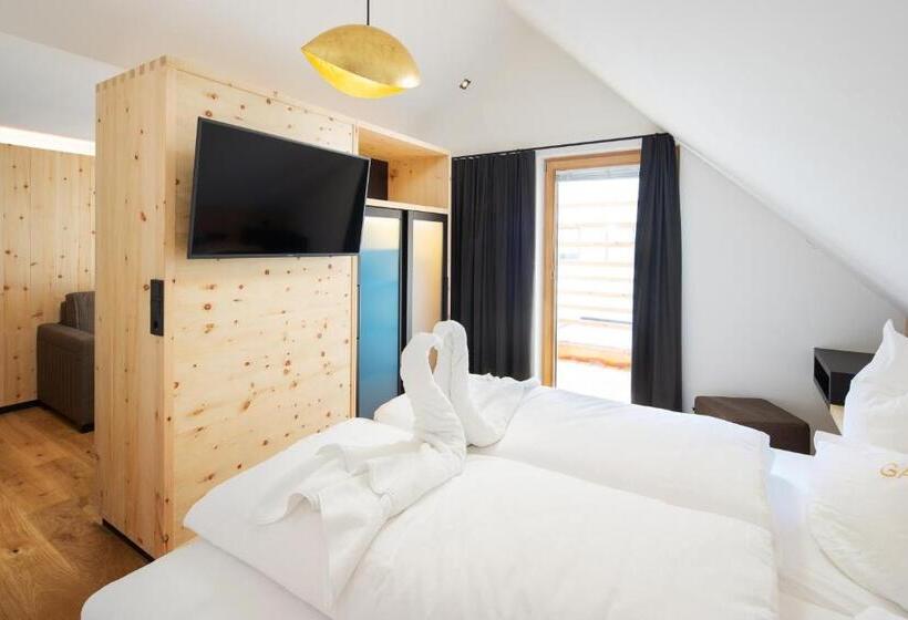 Номер Deluxe, Goldener Adler   Im Sommer Silvretta Card Premium Inkludiert