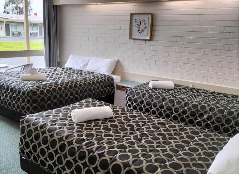 패밀리 룸, Wangaratta Motor Inn