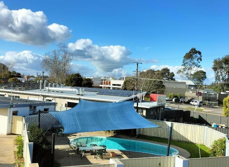 패밀리 룸, Wangaratta Motor Inn