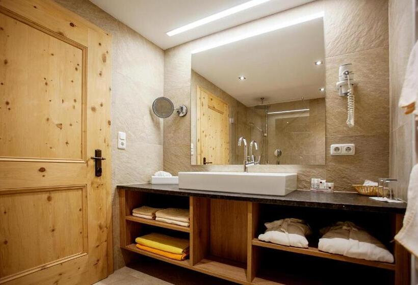 Люкс, Verwöhnhotel Kristall