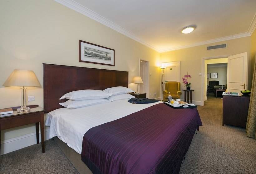 Suite, Macdonald Burlington