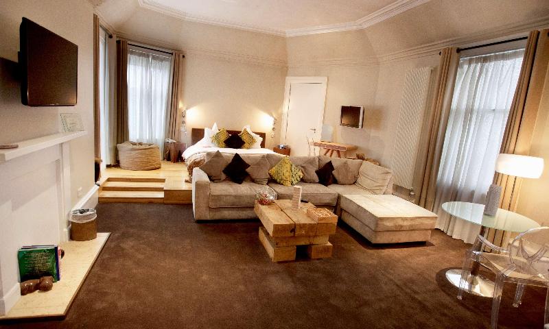 سوئیت با تخت بزرگ, Carmelite Hotel; Bw Signature Collection