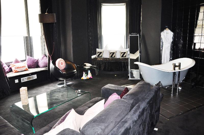 سوئیت با تخت بزرگ, Carmelite Hotel; Bw Signature Collection