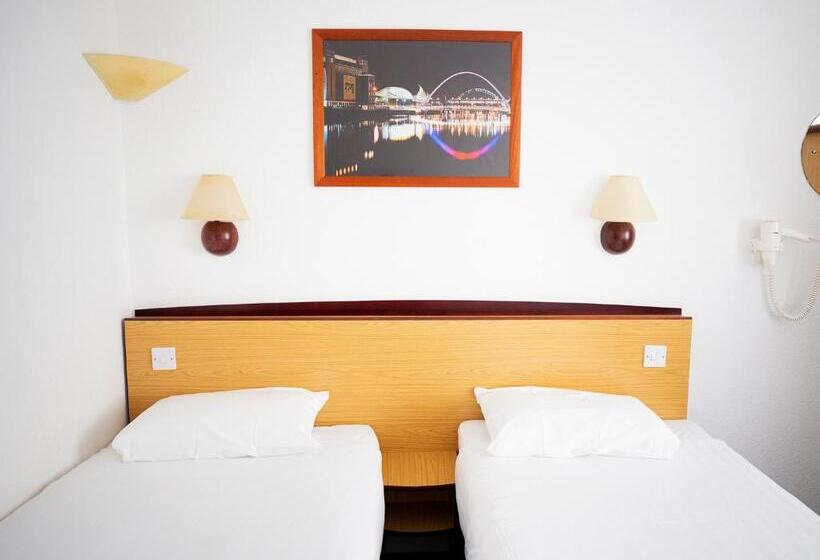 Номер Стандарт, Campanile Hotel   Washington