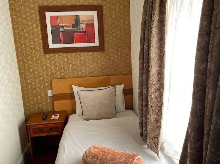 اتاق استاندارد یک نفره, Pembridge Palace