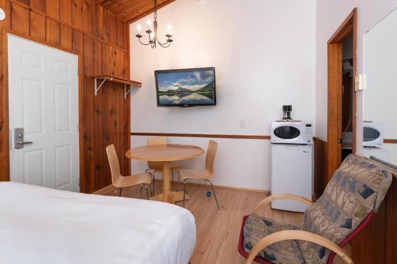 Номер Стандарт, Cedar Motel