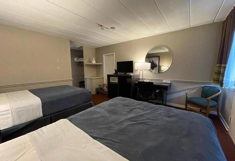 Номер Стандарт 2 Двуспальные Кровати, Super 8 By Wyndham Gananoque   Country Squire Resort