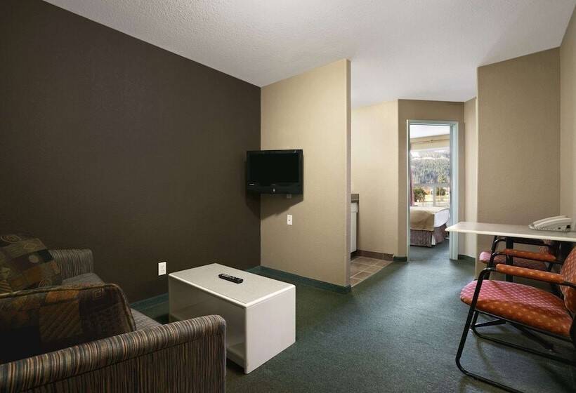 スイート, Super 8 By Wyndham Revelstoke Bc