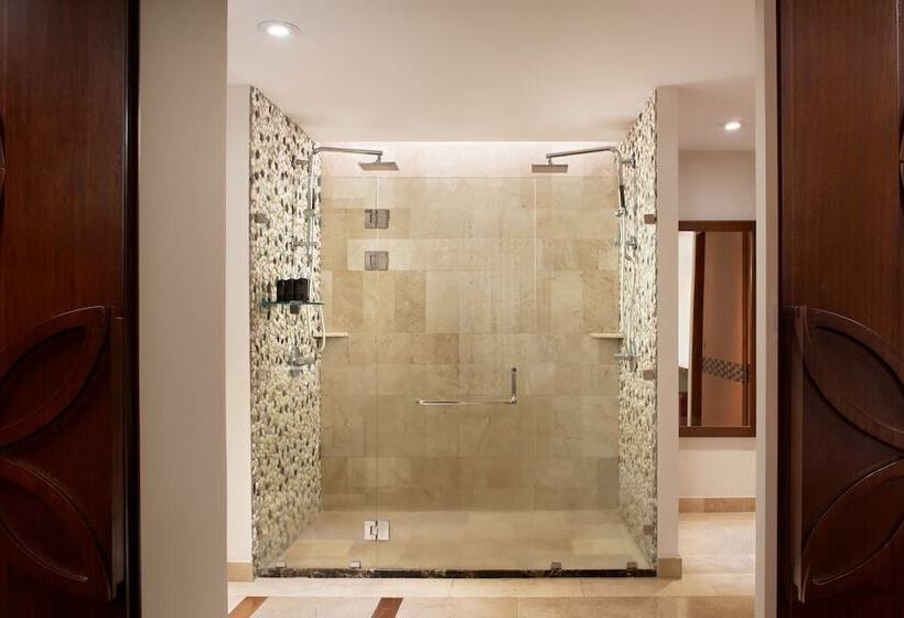 클럽 룸 킹침대, The Westin Reserva Conchal, An All Inclusive Golf Resort & Spa
