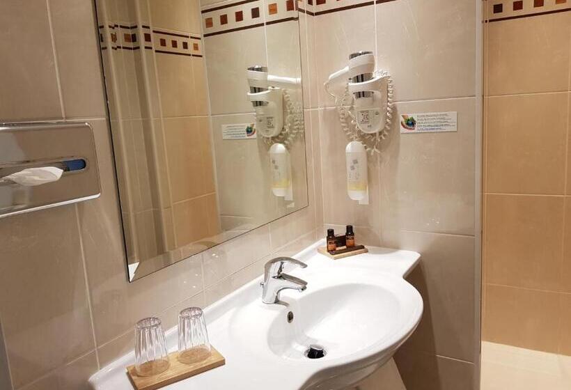 اتاق اکونومی یک تخته, Champerret Elysees