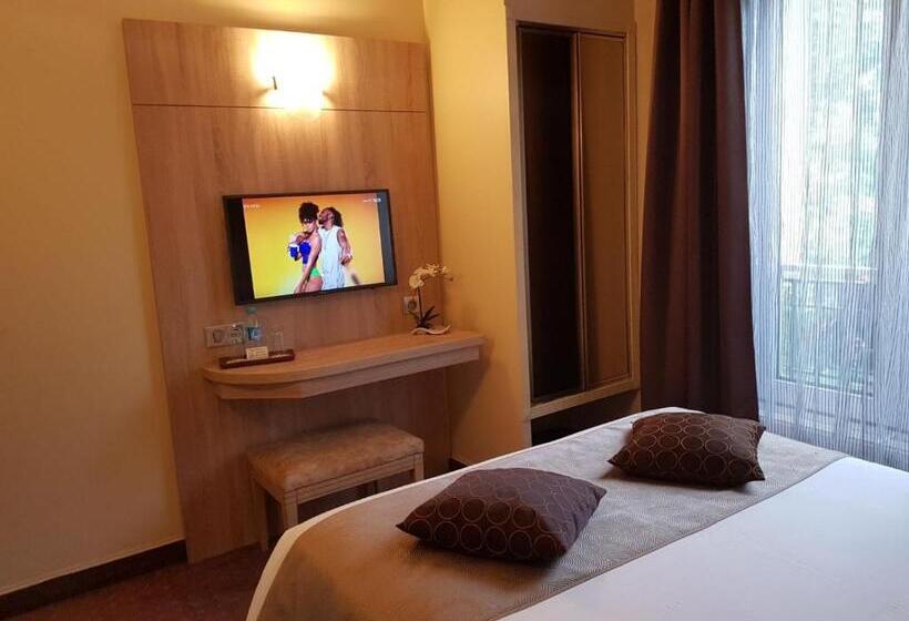 اتاق اکونومی یک تخته, Champerret Elysees