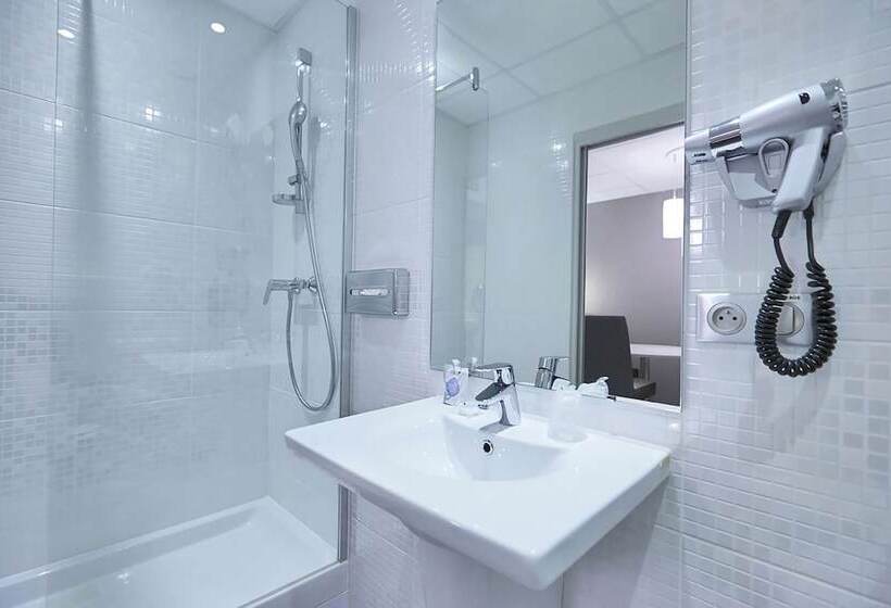 Семейный Номер, Best Western Voiron Centre