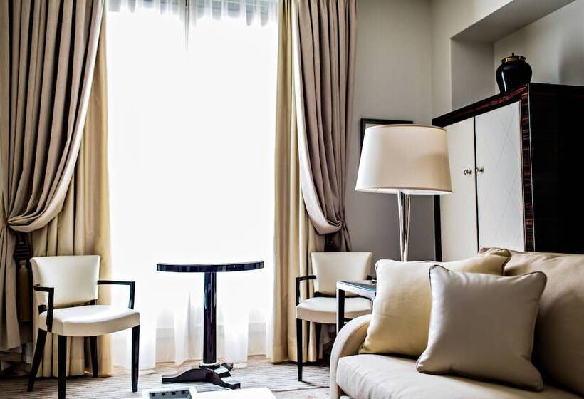 مجموعه ویستا شهر, Prince De Galles, A Luxury Collection Hotel, Paris