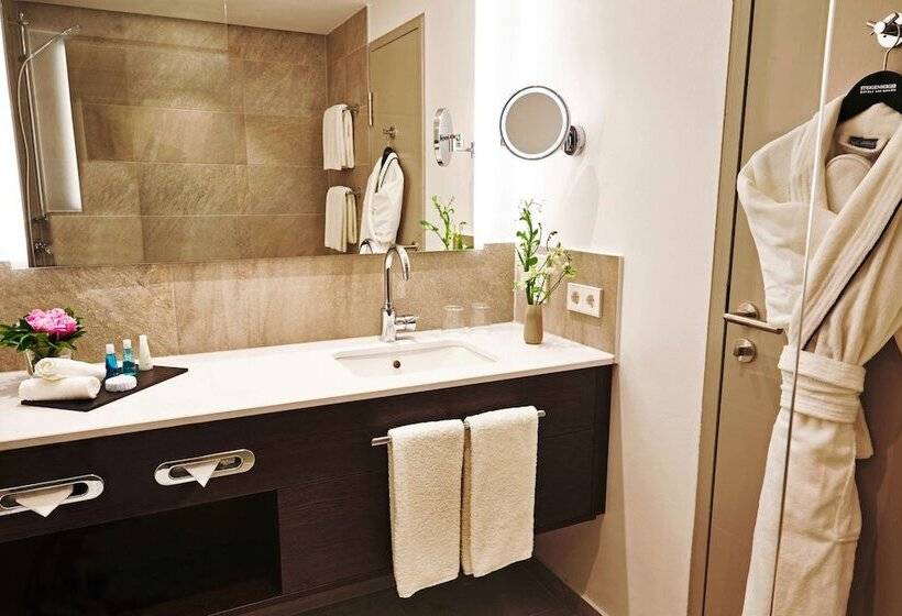 Номер Superior, Steigenberger Hotel Köln