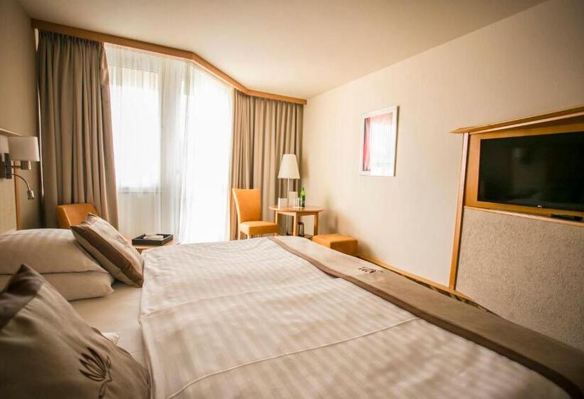 プールビュースタンダードルーム, Lotus Therme Hotel & Spa
