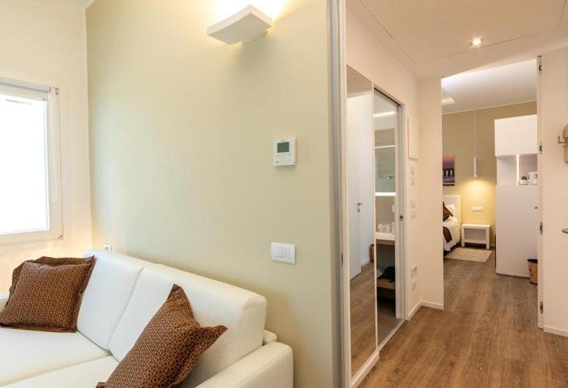 Family Suite, Aurora