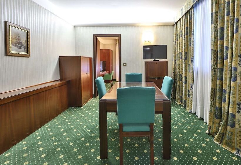 سوییت, Astoria Sure Hotel Collection By Best Western