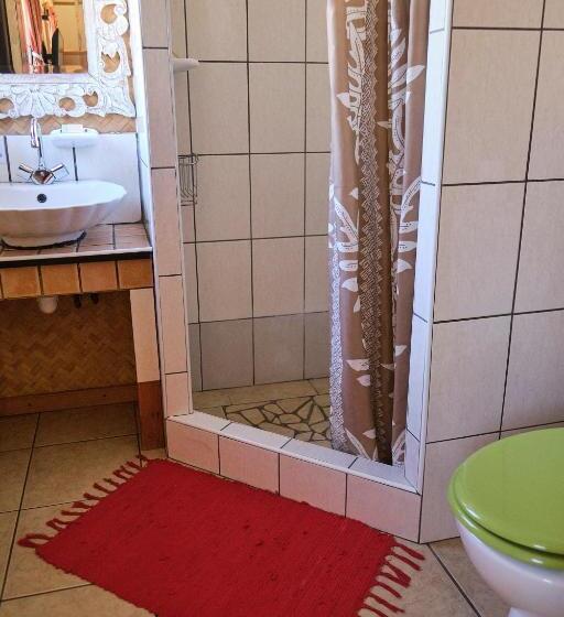 اتاق استاندارد سه نفره, Inaiti Lodge