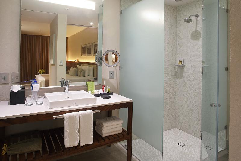 Deluxe Suite King Bed, Emporio Cancun   Buy All Inclusive Option