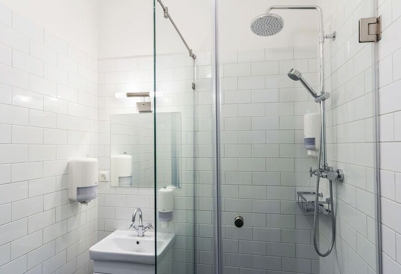 Кровать в Общей Комнате, Icon Hostel