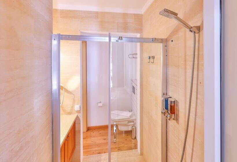 Economy Zimmer, Luna Kaş