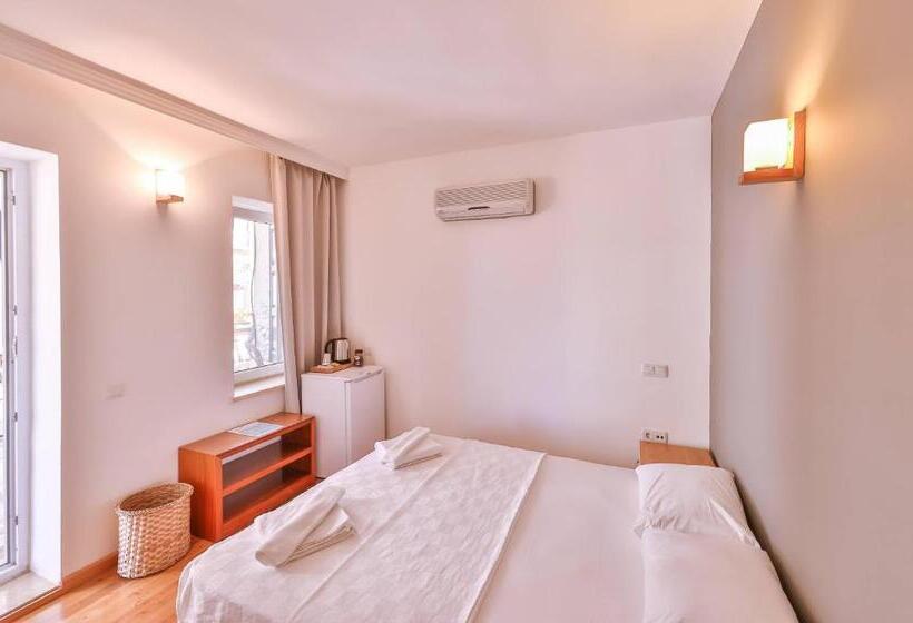 Economy Zimmer, Luna Kaş