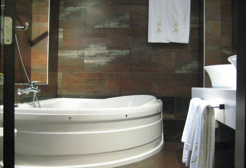 Полулюкс, Hospedium Hotel Los Periquitos