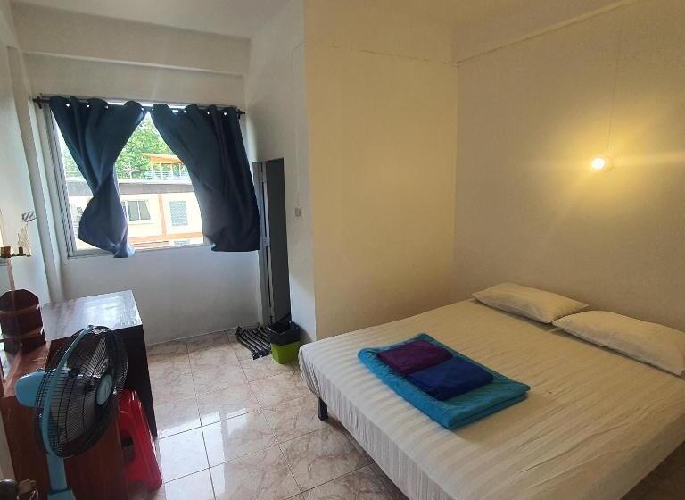اتاق اکونومی, 8 Homestel