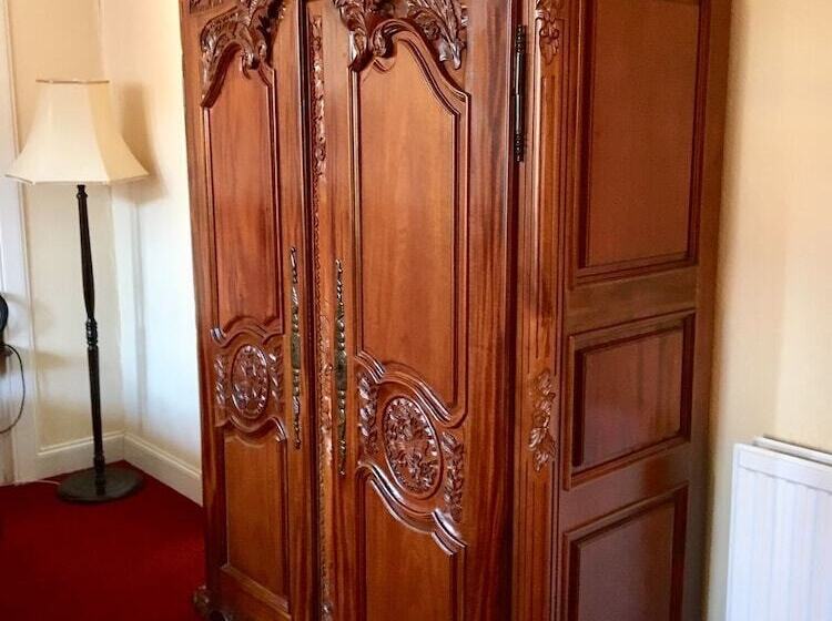 Номер Премиум, Rowanbank House