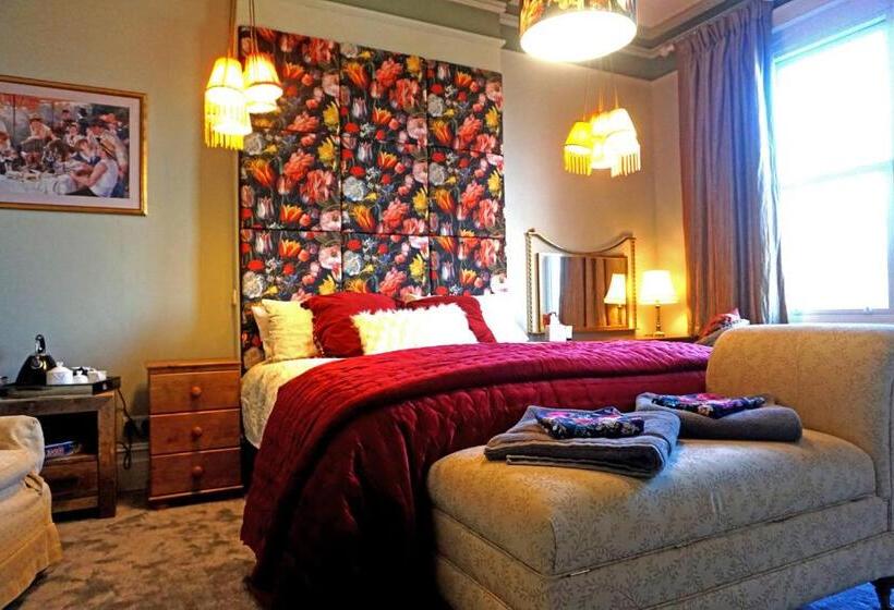 اتاق سوپریور با تخت بزرگ, Chilton House