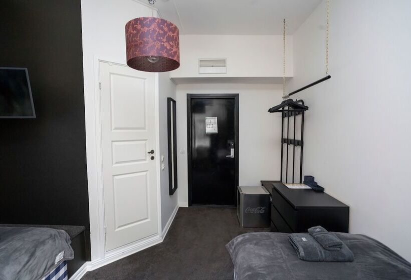 디럭스 룸, Eight Rooms
