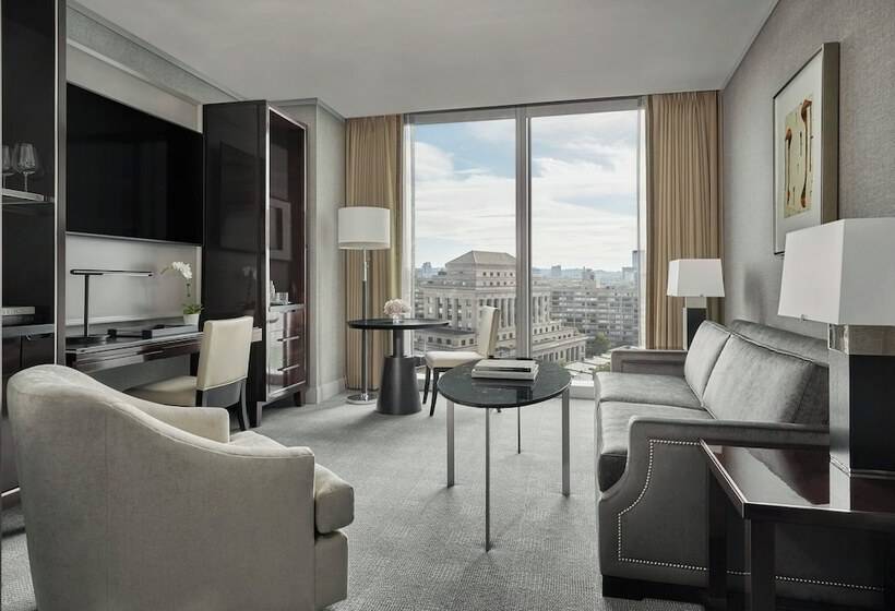 이그제큐티브 스위트, Four Seasons Hotel One Dalton Street, Boston