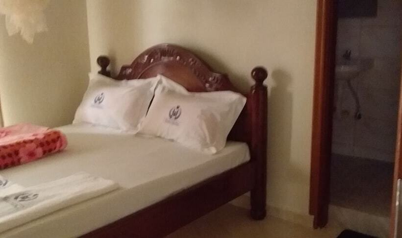 اتاق لوکس, Harts Motel
