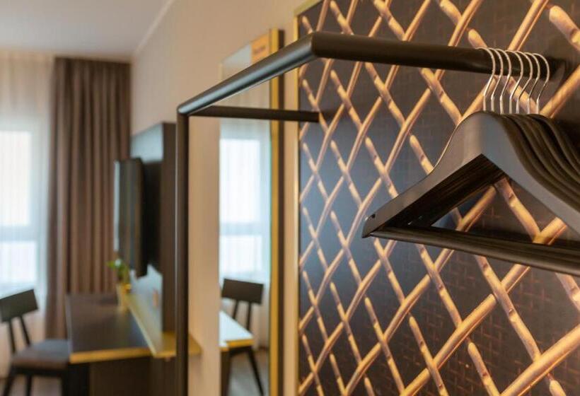 Номер Стандарт, Holiday Inn   The Niu, Mesh Stuttgart Messe, An Ihg