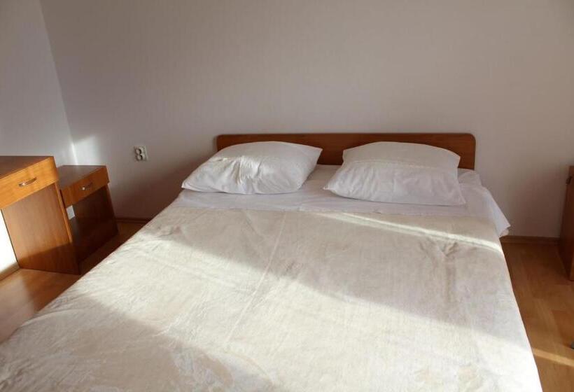 Апартаменты 2 Спальни, Apartments Mate