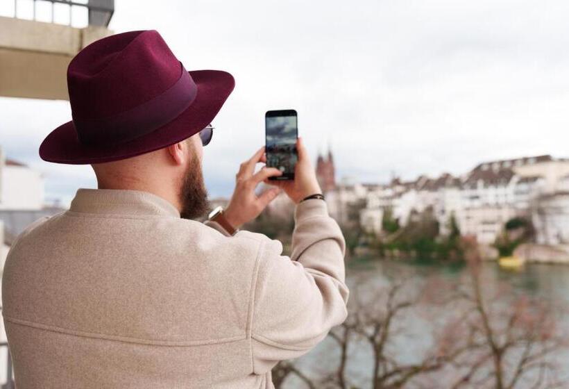 Deluxe room with river view, Merian Basel   Self Check In