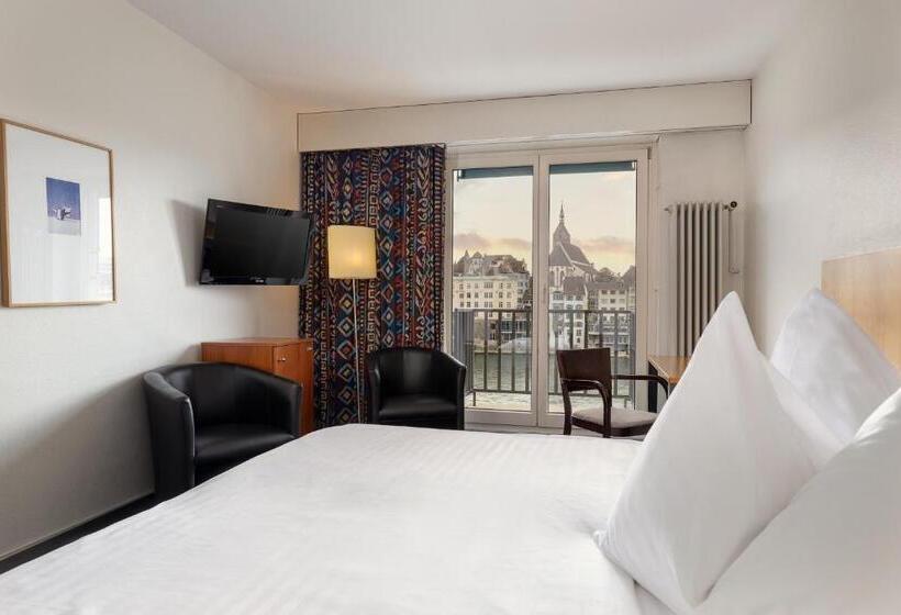 Deluxe room with river view, Merian Basel   Self Check In