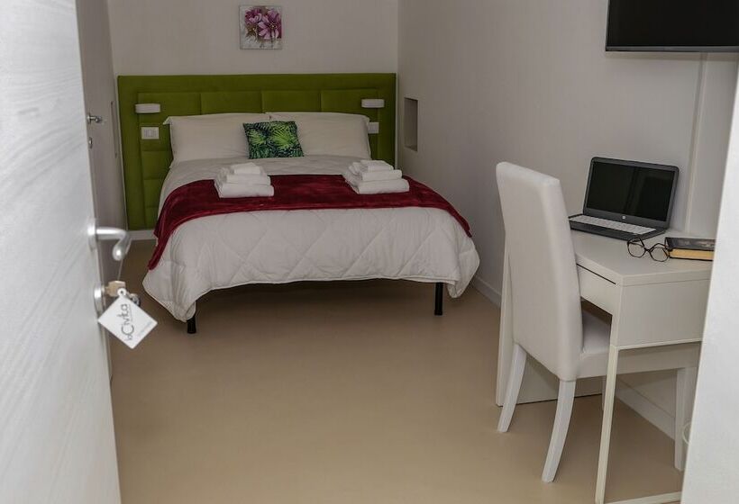 اتاق اکونومی, La Civita B&b