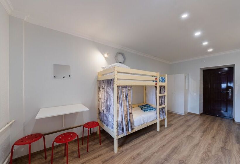 اتاق خانوادگی, Star Home   Hostel