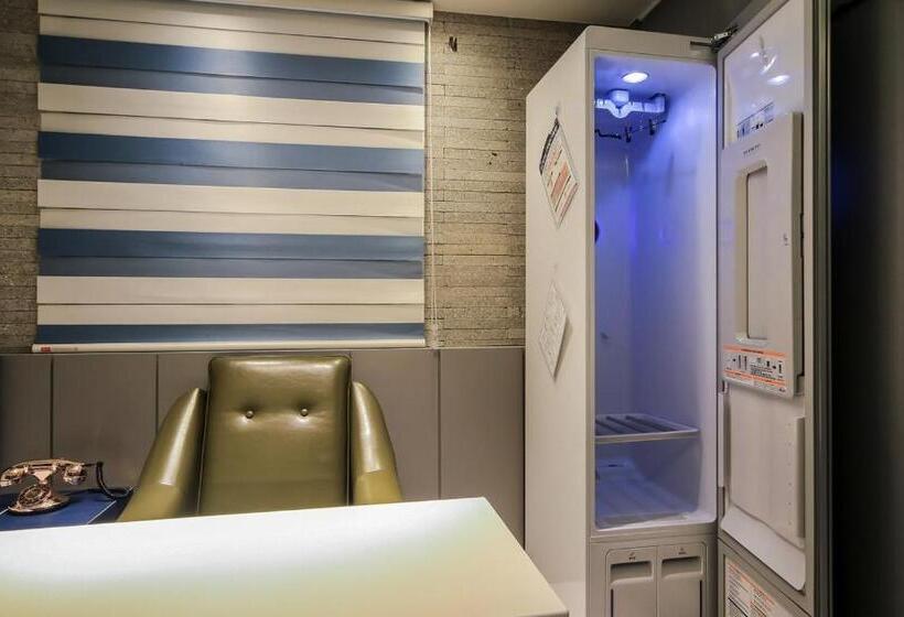 سوئیت با وان آب گرم, Cheese Hotel Seomyeon