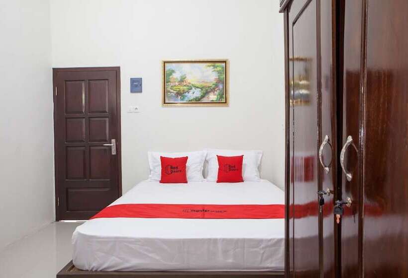 Номер Стандарт, Reddoorz Near Banyuwangi Baru Station