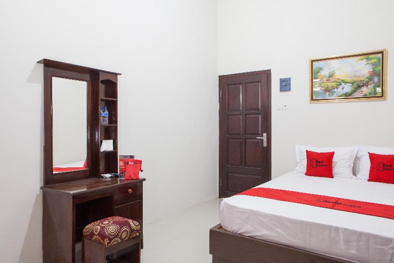 Номер Стандарт, Reddoorz Near Banyuwangi Baru Station