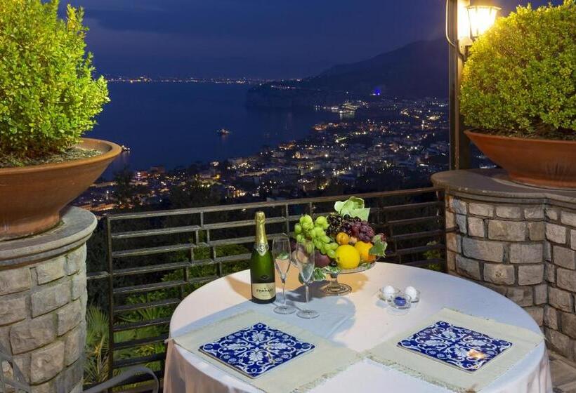 Номер Deluxe Вид на Море, Romantic Relais Sorrento