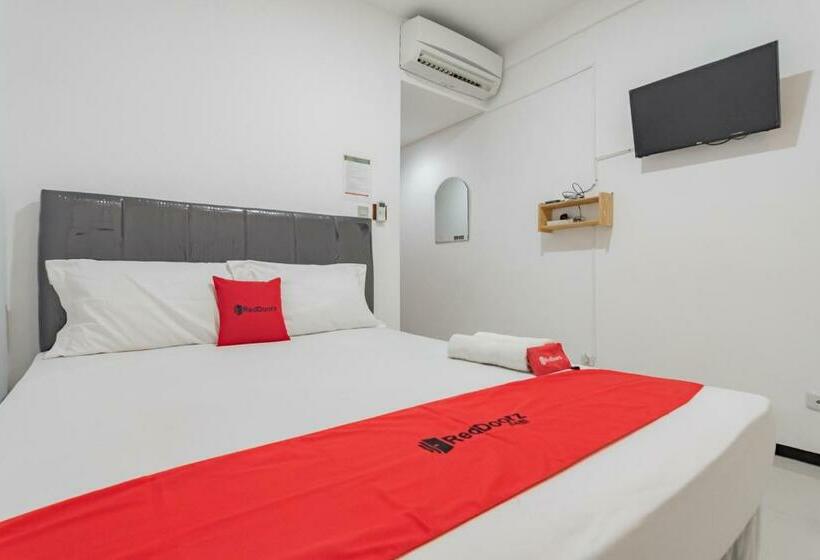 Номер Deluxe, Reddoorz Syariah Near Regol Park Bandung