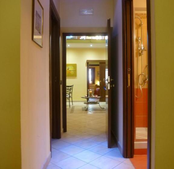 اتاق استاندارد سه تخته با بالکن, B&b Domus Traiani Benevento